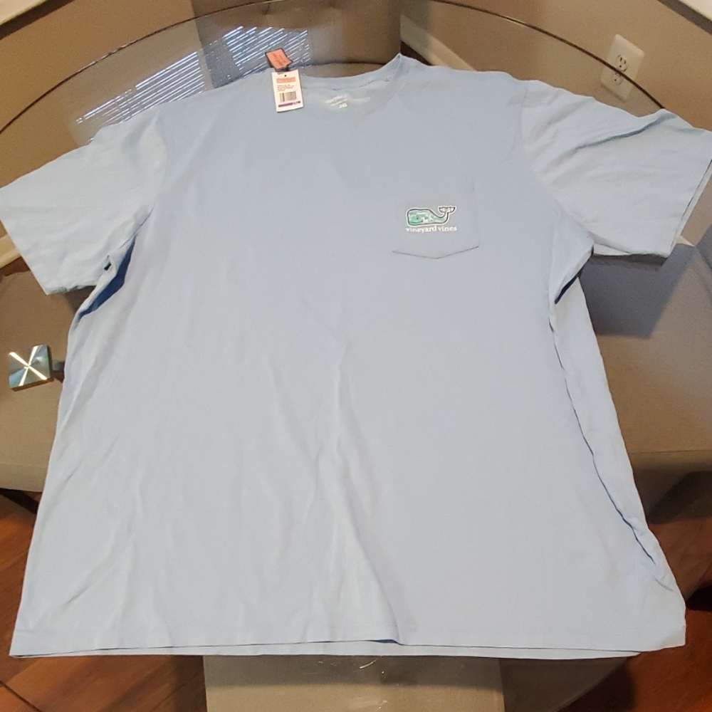 vineyard vines t shirt